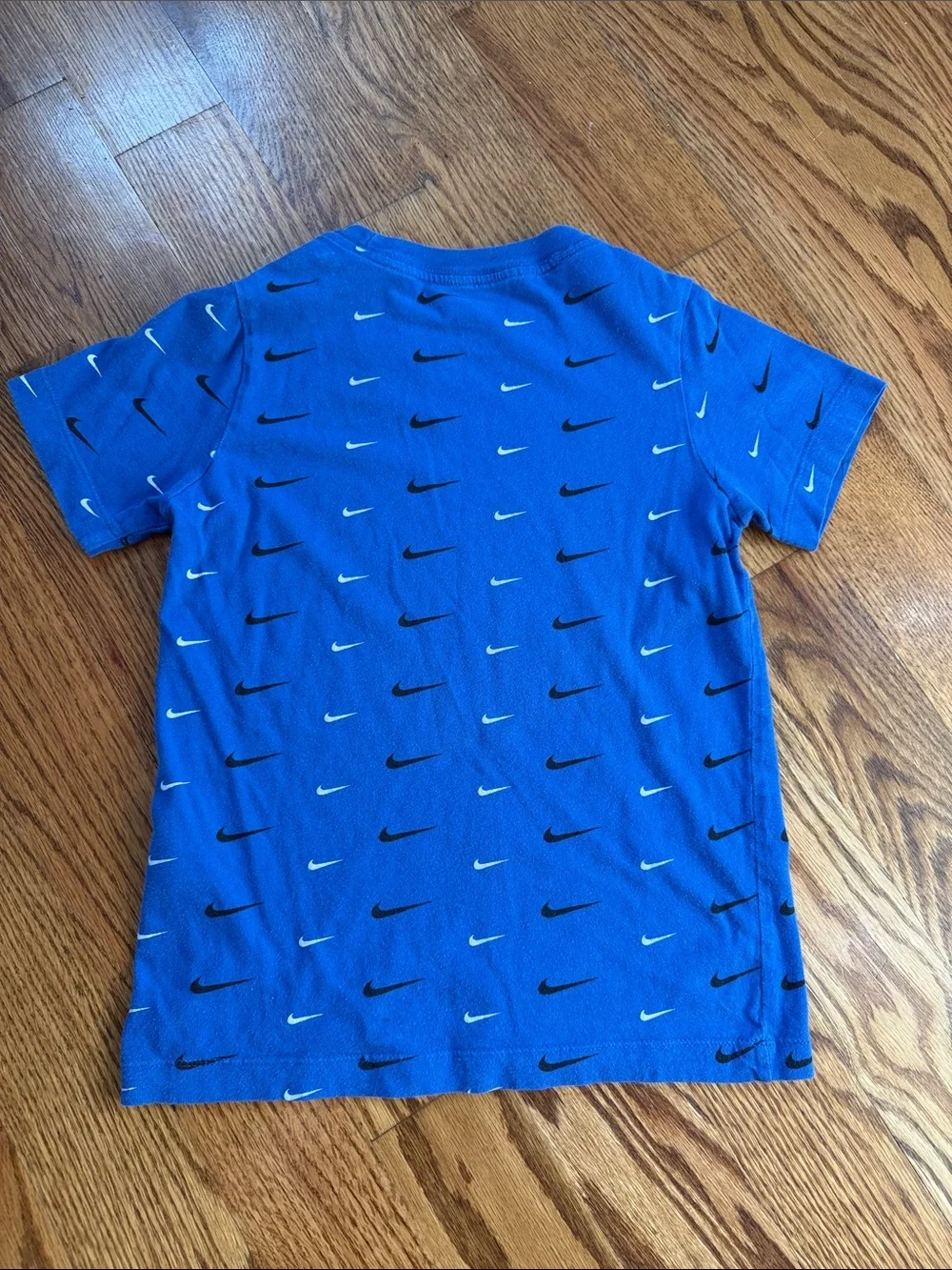 Boy’s Nike Shirt. Size Small. Excellent Condition.